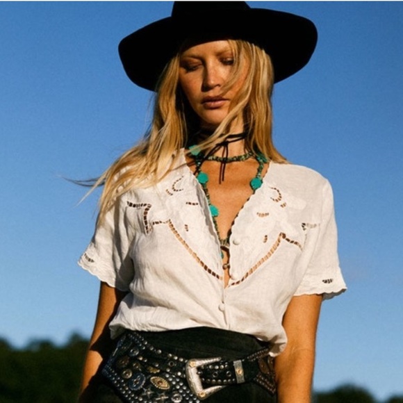 C Unicorn not alone anymore linen cut work white short sleeve embroidered blouse - Picture 2 of 10